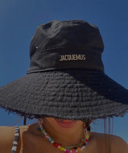 Load image into Gallery viewer, Jacquemus bucket hat ( Black)
