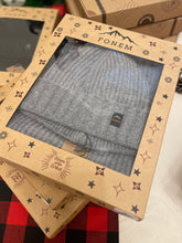 Load image into Gallery viewer, Set scarf &amp; beanie with a gift box
