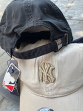 Load image into Gallery viewer, NY Yankees logo cap
