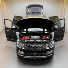 Load image into Gallery viewer, Range Rover Vogue HSE Luxury Edition (1:24 Scale Alloy Model)
